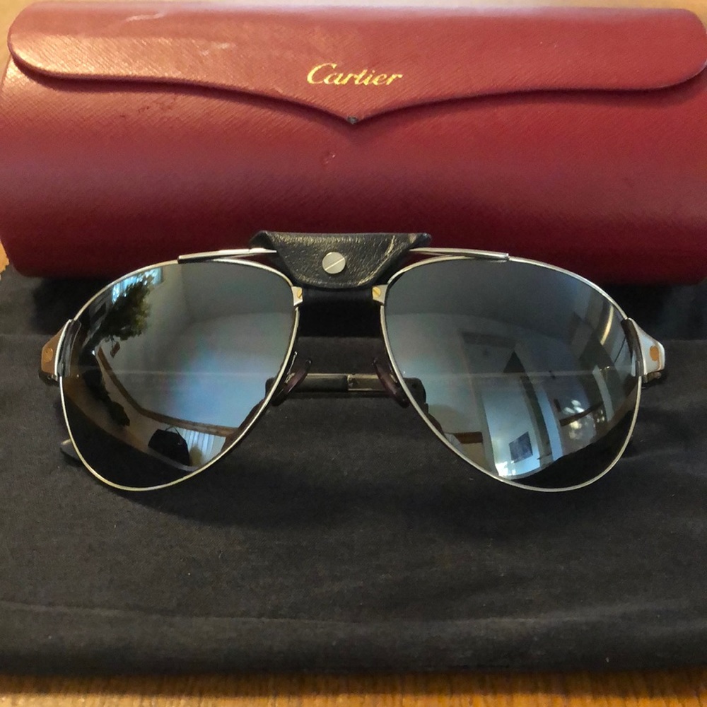 Metal santos de Cartier sunglasses.
